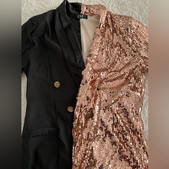 ʙʟᴀᴢᴇʀ , ʙʀᴀɴᴅ : ᴄʙʀ , ꜱɪᴢᴇ : ᴍ ᴄᴏʟᴏʀ: ʙʟᴀᴄᴋ ᴀɴᴅ ɢᴏʟᴅ - Picture 6 of 6